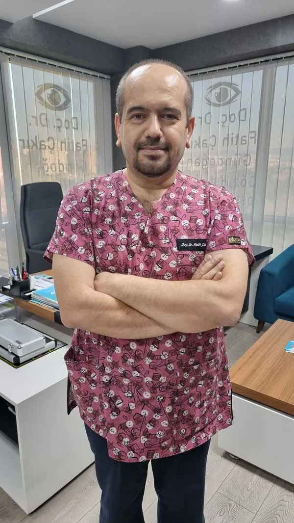 Doç. Dr. Fatih Çakır Gündoğan muayenehanesinde
